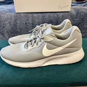 Men’s Nike Shoe Size 14